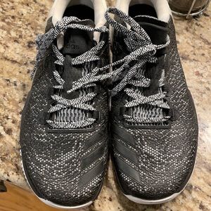 Adidas training sneaker black & white size 7